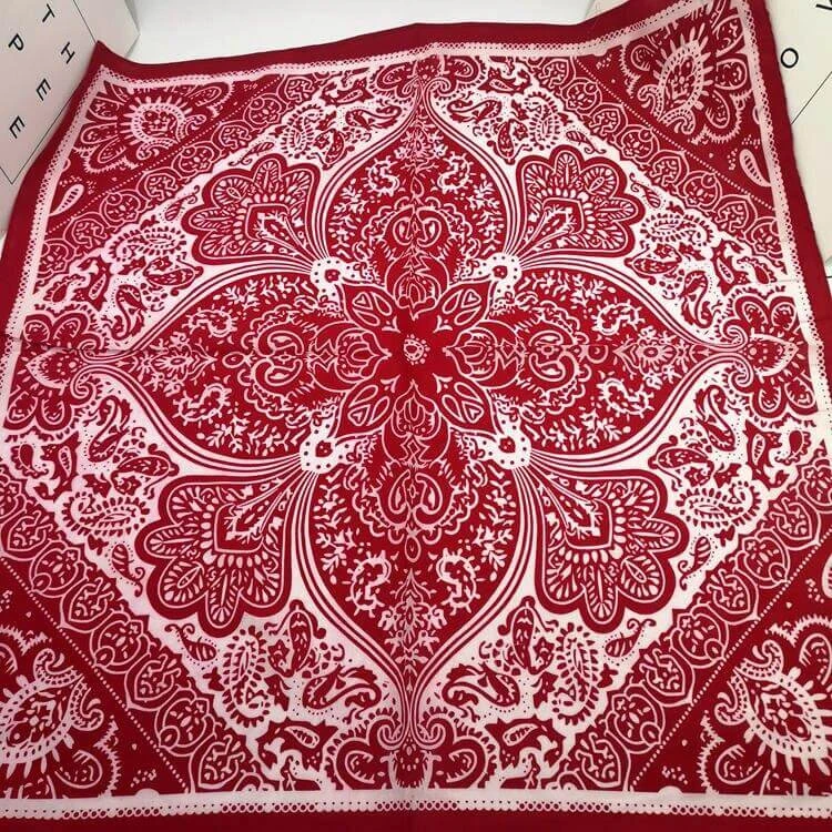 Bandana Impérial Rouge | RoyalBandana 1 Bandana Impérial Rouge | RoyalBandana