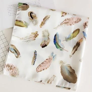 Bandana Plume Élégante | RoyalBandana 2 Bandana Plume Élégante | RoyalBandana – Image 2