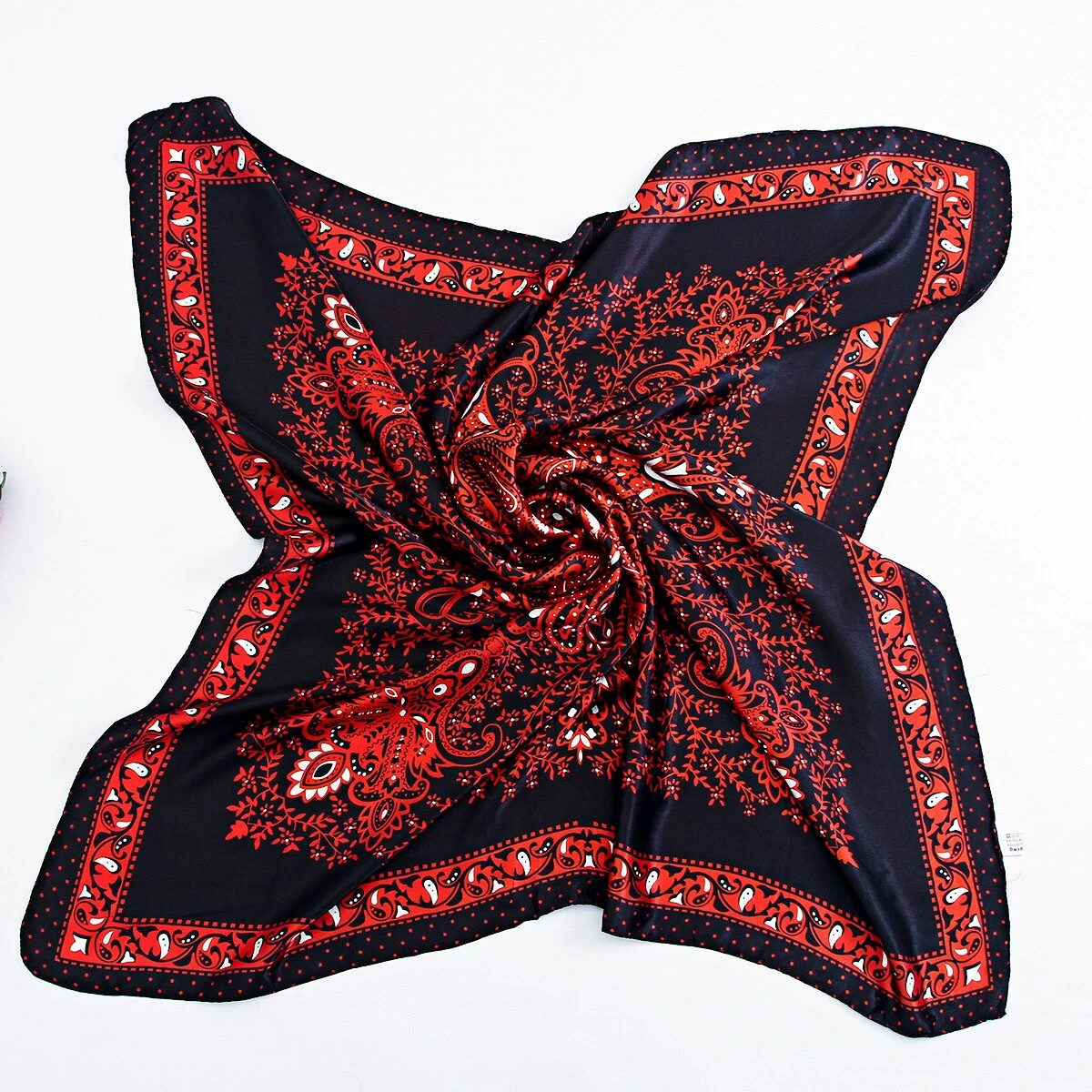 Bandana Souverain Rouge | RoyalBandana 2 Bandana Souverain Rouge | RoyalBandana – Image 2