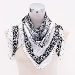 Bandana Souverain Blanc | RoyalBandana -RoyalBandana Shop bandanasouverainblancmannequin