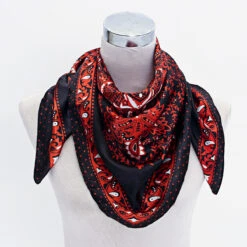 Bandana Souverain Rouge | RoyalBandana 5 Bandana Souverain Rouge | RoyalBandana -RoyalBandana Shop bandanasouverainorangemannequin