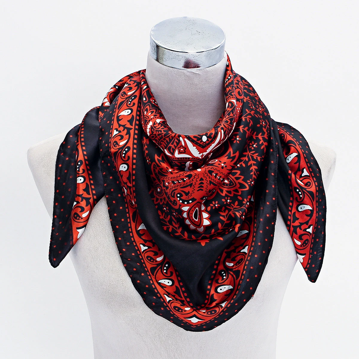 Bandana Souverain Rouge | RoyalBandana 3 Bandana Souverain Rouge | RoyalBandana – Image 3